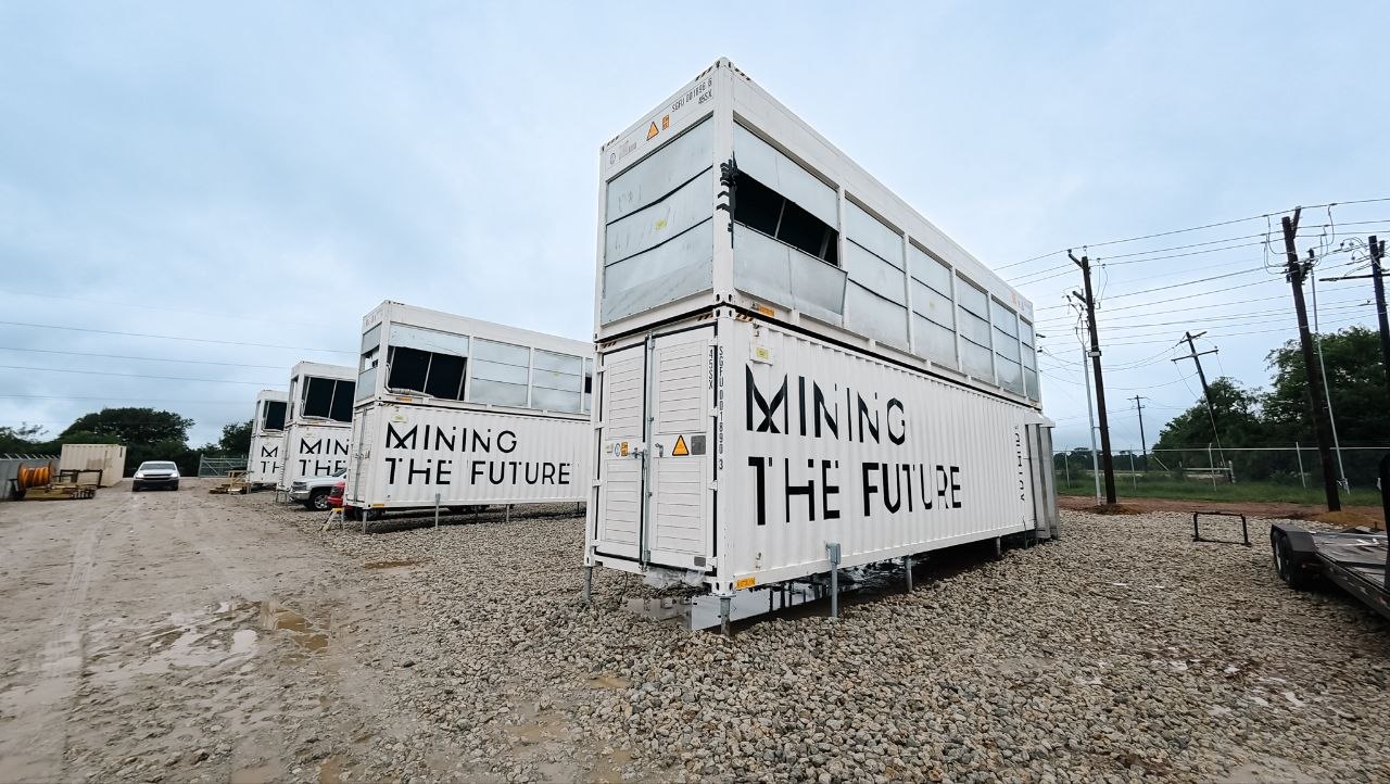 Modular hydro mining containers on site
